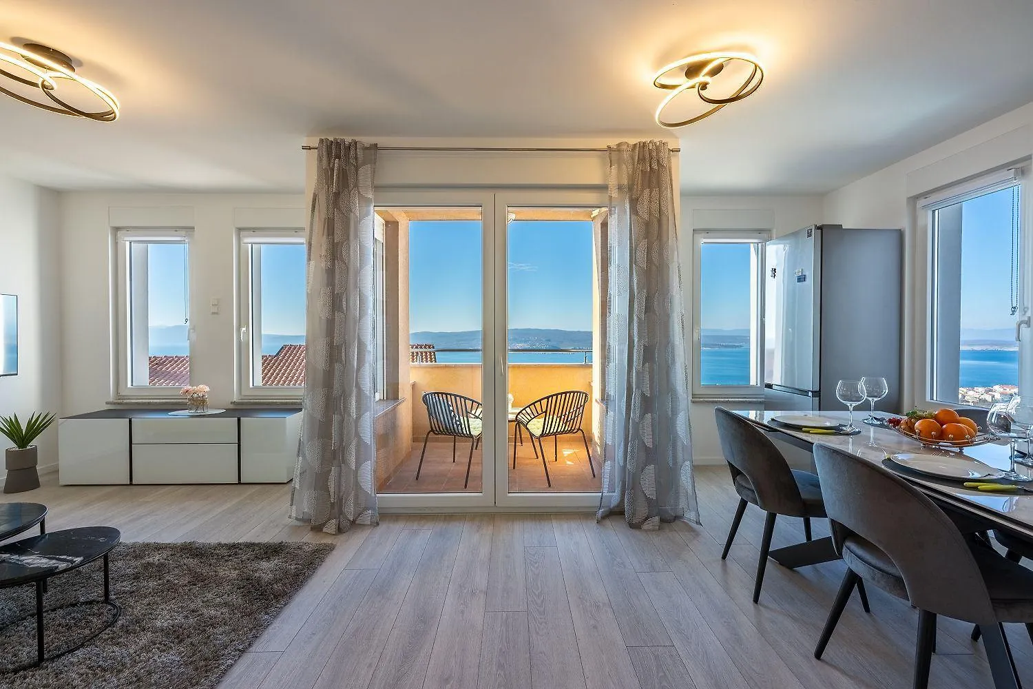 Lichtdurchflutetes Apartment Mit Meerblick, Privatem Balkon, Wifi, Privatparkplatz Crikvenica 0*,
