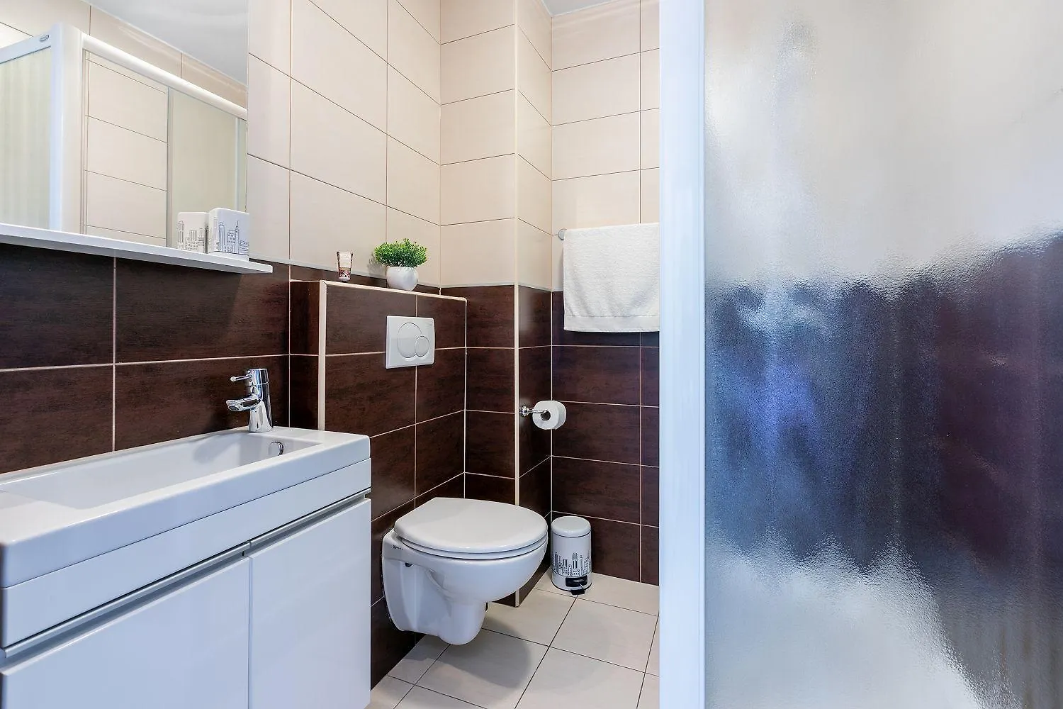 Lichtdurchflutetes Apartment Mit Meerblick, Privatem Balkon, Wifi, Privatparkplatz Crikvenica 0*,  Croatia