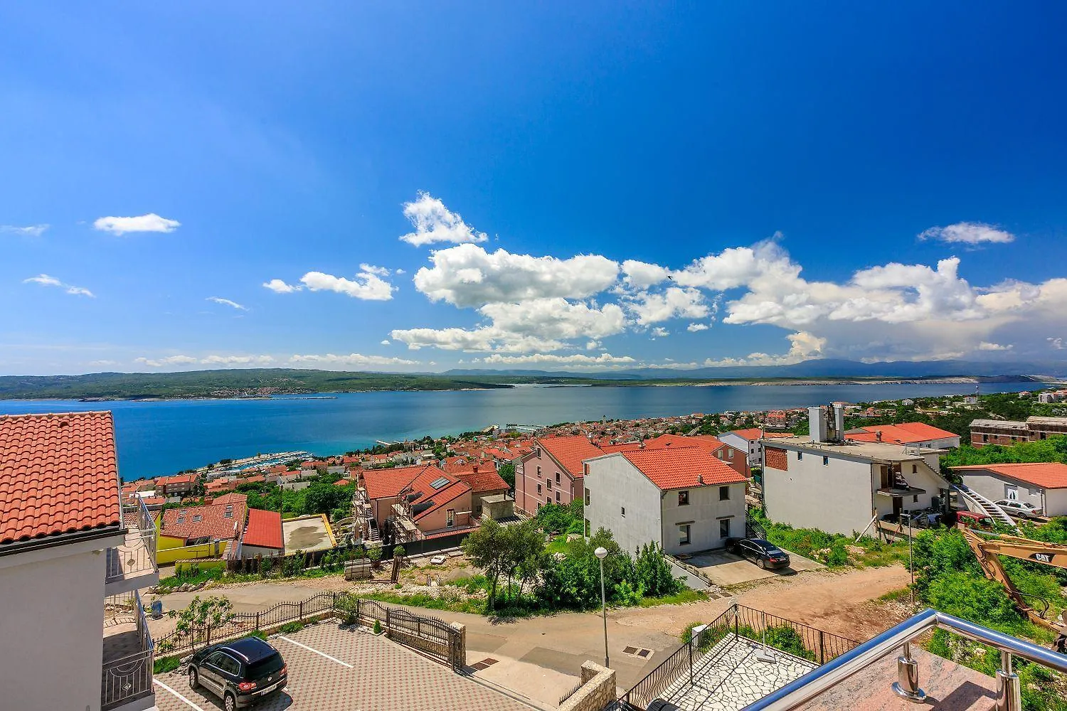 Lichtdurchflutetes Apartment Mit Meerblick, Privatem Balkon, Wifi, Privatparkplatz Crikvenica