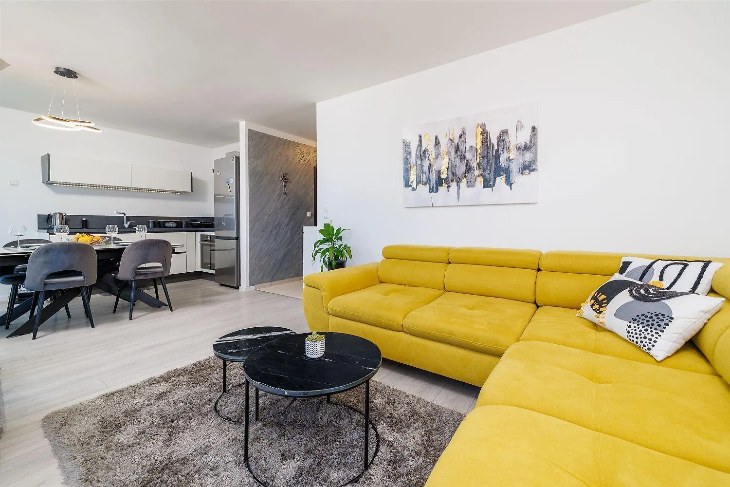 Lichtdurchflutetes Apartment Mit Meerblick, Privatem Balkon, Wifi, Privatparkplatz Crikvenica